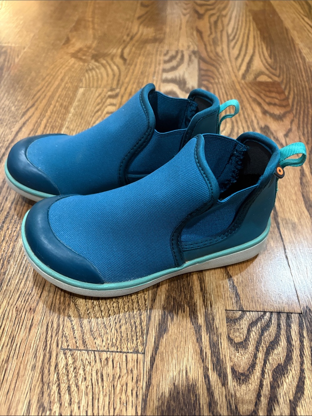 Kids teal Bogs Chelsea Kicker rain boots, size 11. Excellent condition